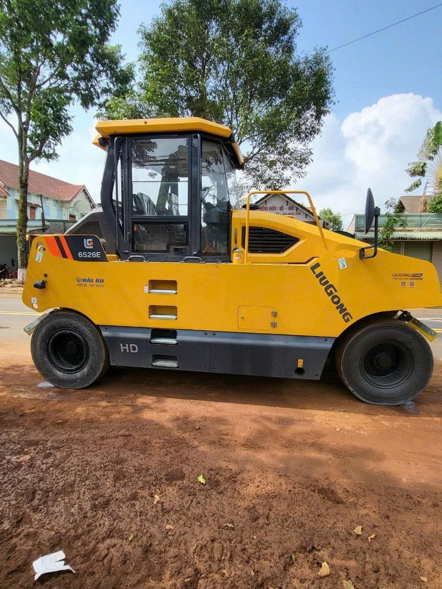 Xe Lu Lốp LiuGong CLG6526E - Giải Pháp Tối Ưu Cho Đầm Nén Nhựa Đường